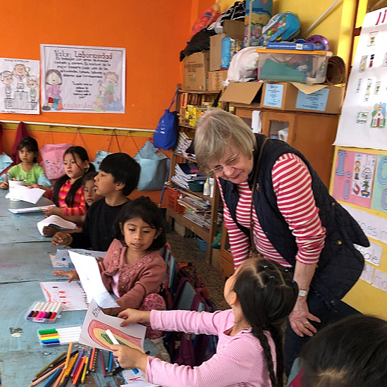 In der Bella-Vista-Schule malten die Kinder voller Freude. Ihre farbenfrohen Werke schenkte man mir sp&auml;ter &ndash; ein unvergesslicher Moment.