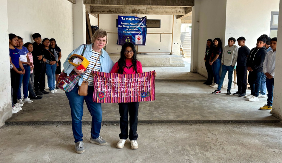 In der fast fertigen Berufsschule Bendici&oacute;n de Dios wurde ich mit einer herzigen Begr&uuml;&szlig;ung &uuml;berrascht. 